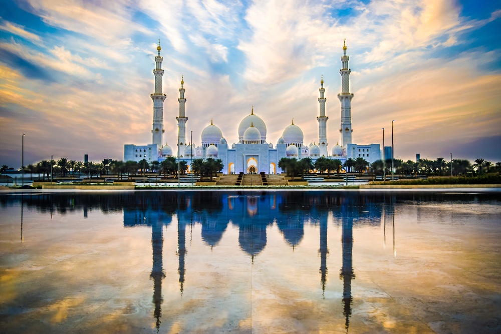 heikh Zayed Grand Mosque and Reflection in Fountain at Sunset - Abu Dhabi, United Arab Emirates